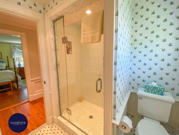 Cape Cod Home 994929