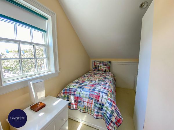 Cape Cod Home 994929