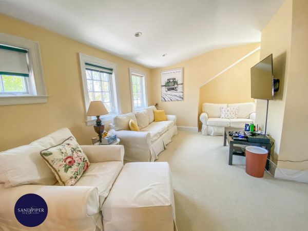 Cape Cod Home 994929