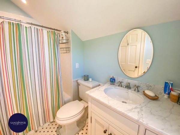 Cape Cod Home 994929