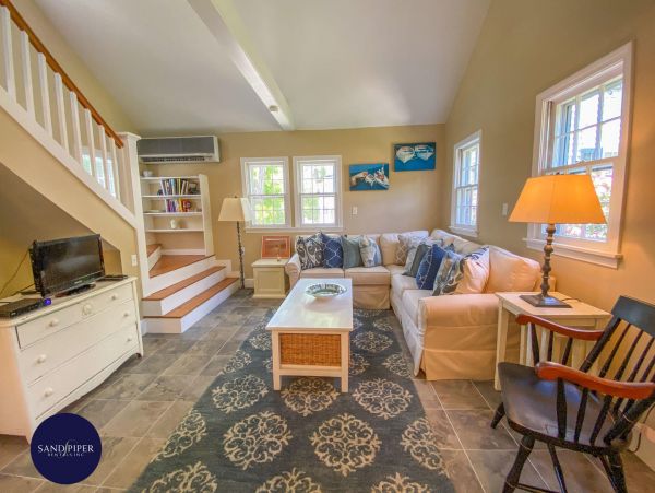 Cape Cod Home 994929