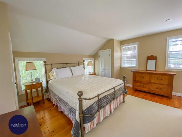 Cape Cod Home 994929