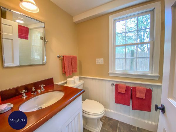 Cape Cod Home 994929