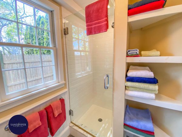 Cape Cod Home 994929