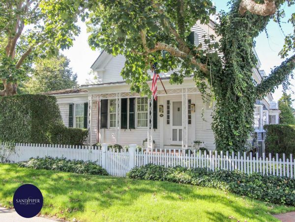 Cape Cod Home 994930