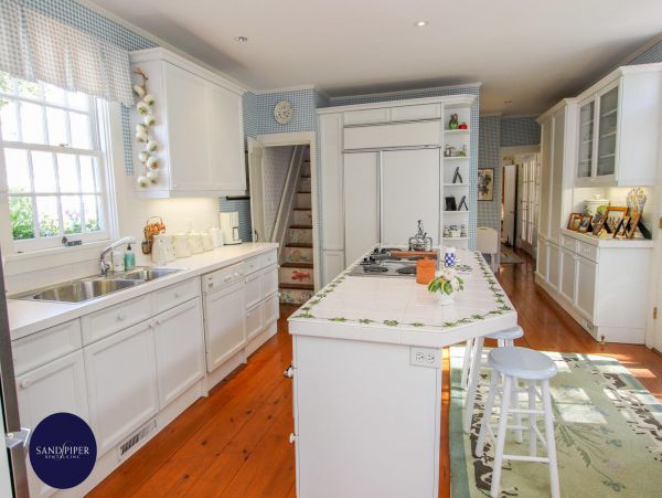 Cape Cod Home 994930