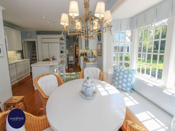 Cape Cod Home 994930