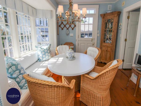 Cape Cod Home 994930