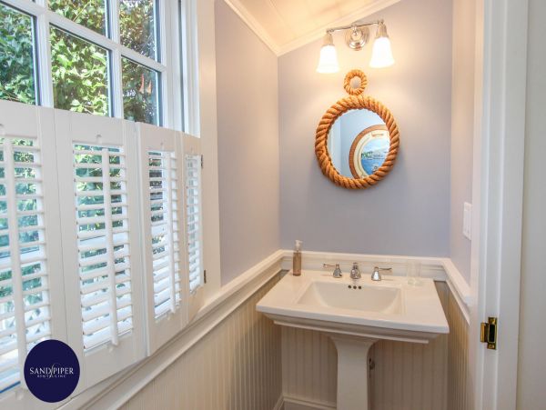 Cape Cod Home 994930