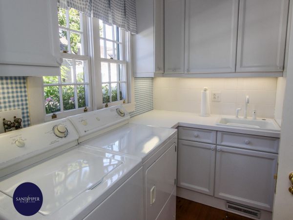 Cape Cod Home 994930