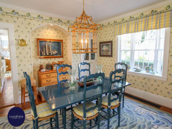 Cape Cod Home 994930