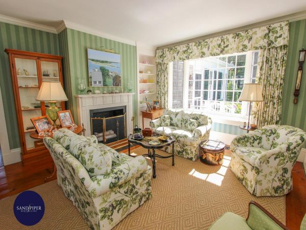 Cape Cod Home 994930