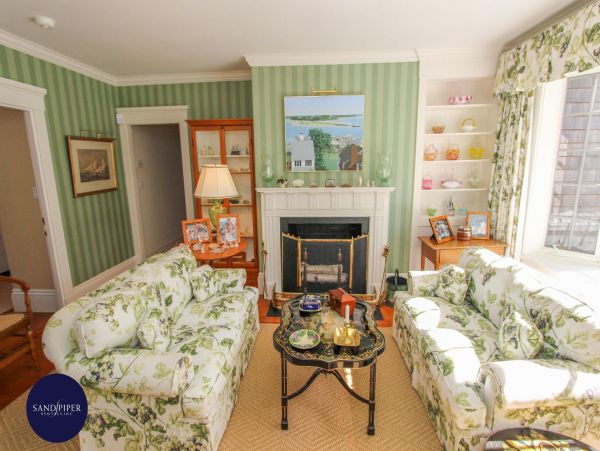 Cape Cod Home 994930