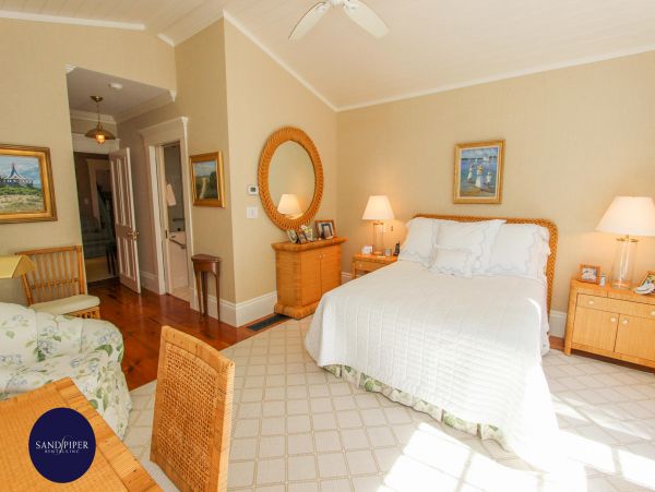Cape Cod Home 994930