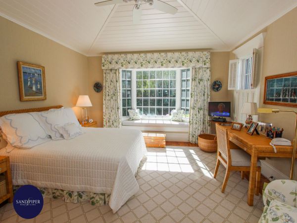 Cape Cod Home 994930