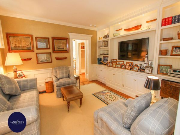 Cape Cod Home 994930