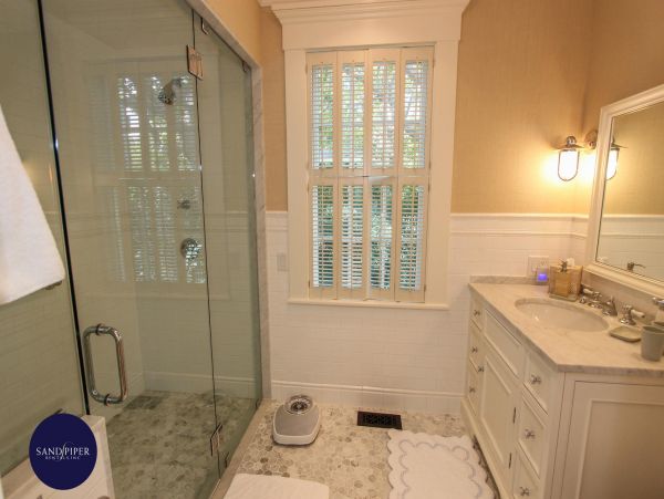 Cape Cod Home 994930
