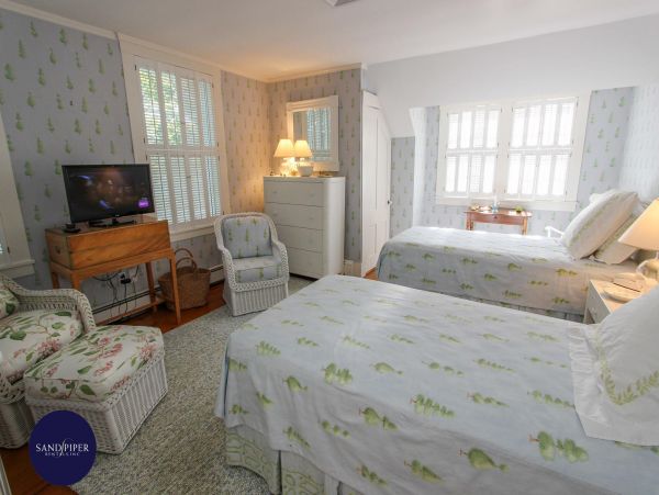 Cape Cod Home 994930