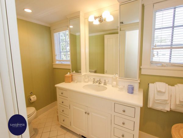Cape Cod Home 994930