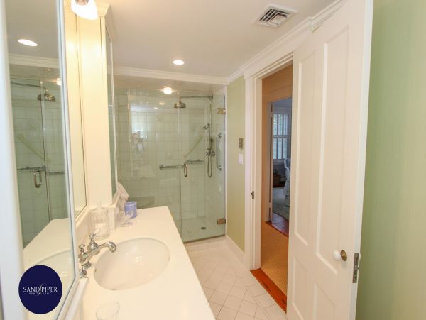Cape Cod Home 994930