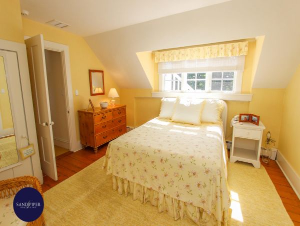 Cape Cod Home 994930