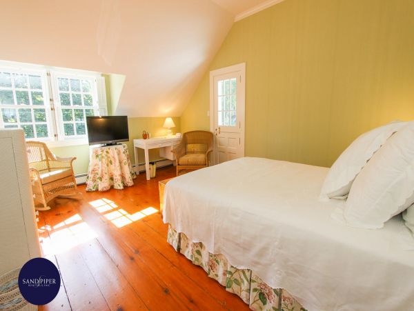 Cape Cod Home 994930