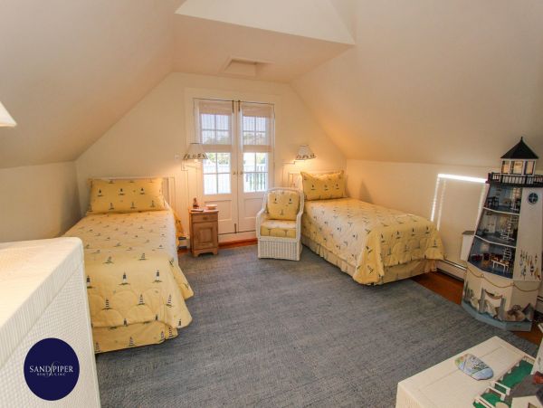 Cape Cod Home 994930