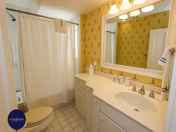Cape Cod Home 994930
