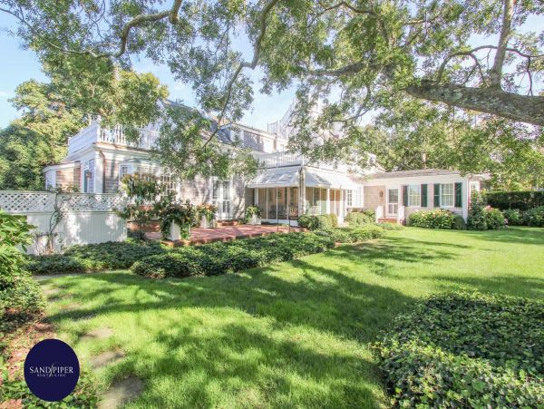 Cape Cod Home 994930