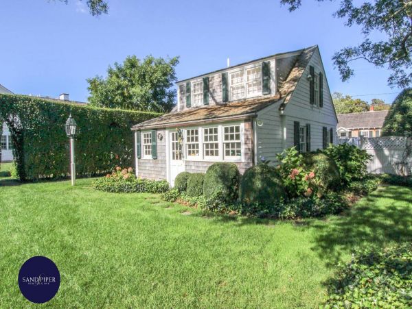 Cape Cod Home 994930