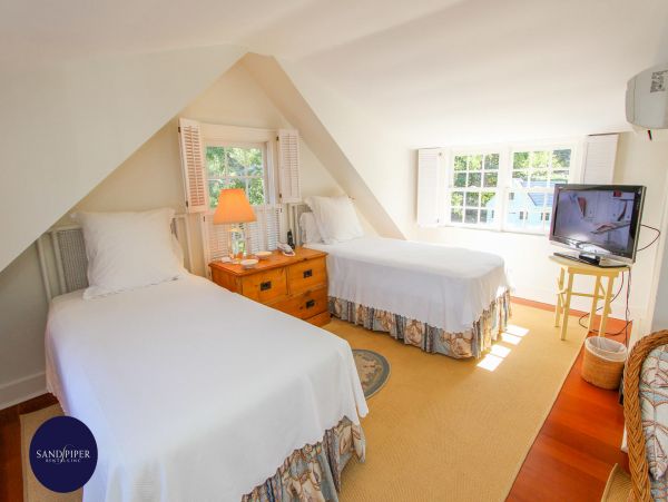 Cape Cod Home 994930
