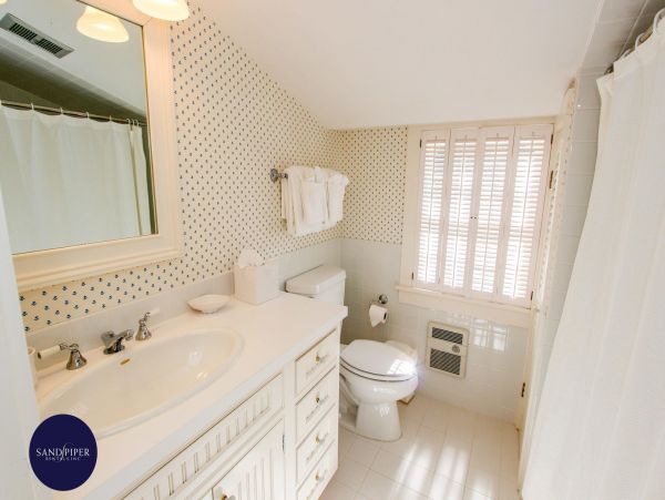 Cape Cod Home 994930