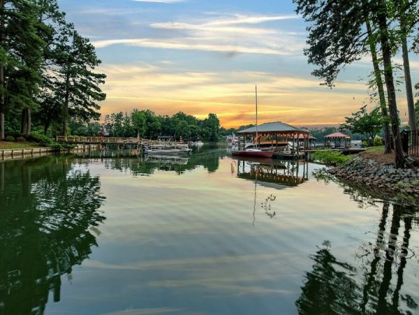 North Carolina Vacation Lake Front Pool Home 13 Guests