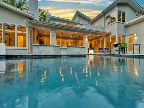 North Carolina Vacation Lake Front Pool Home 13 Guests