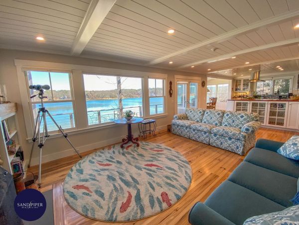 Cape Cod Home 994933