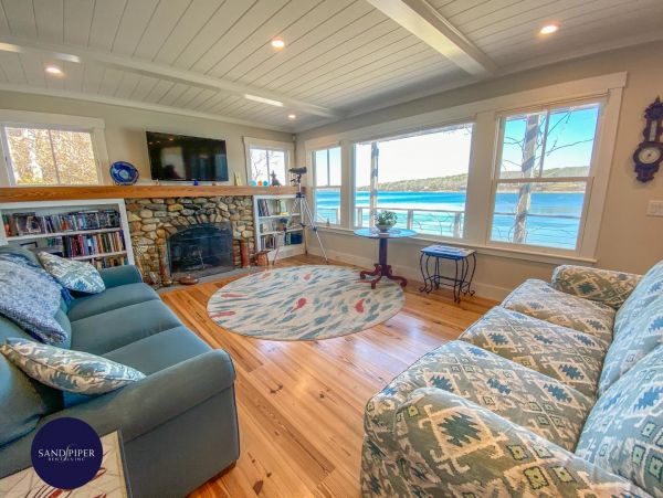 Cape Cod Home 994933