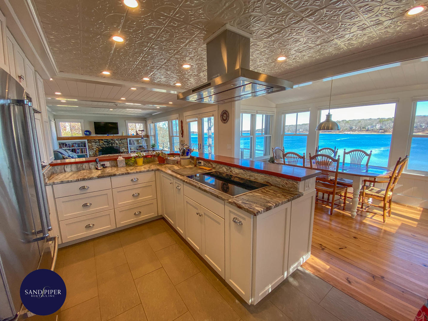 Cape Cod Home 994933
