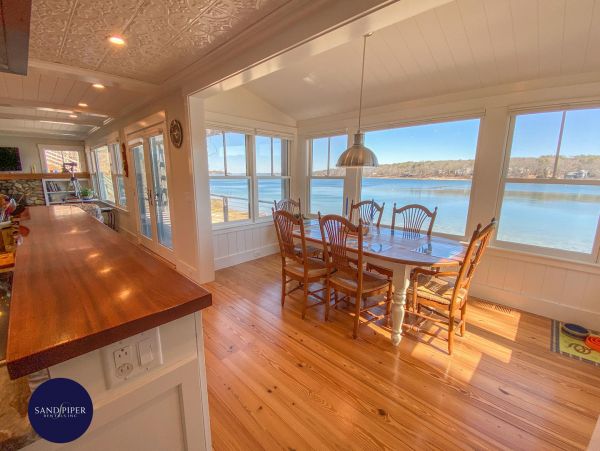 Cape Cod Home 994933