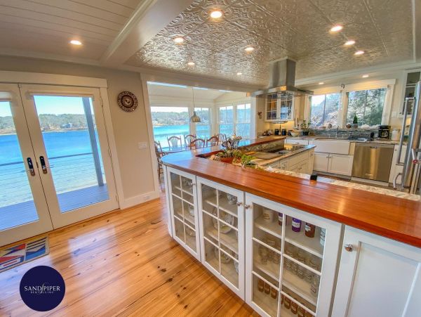 Cape Cod Home 994933
