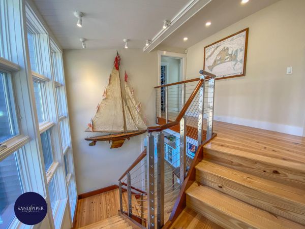 Cape Cod Home 994933