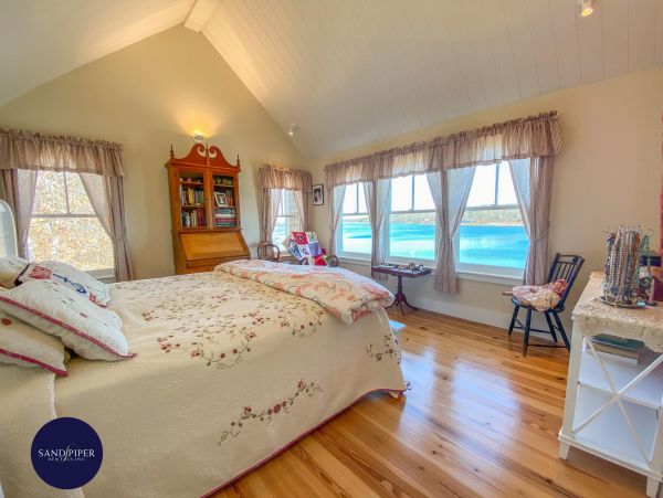 Cape Cod Home 994933