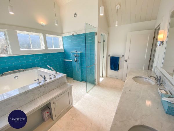 Cape Cod Home 994933
