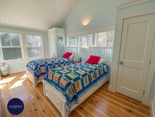 Cape Cod Home 994933