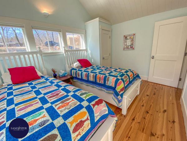 Cape Cod Home 994933