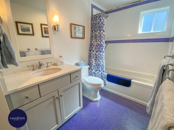 Cape Cod Home 994933