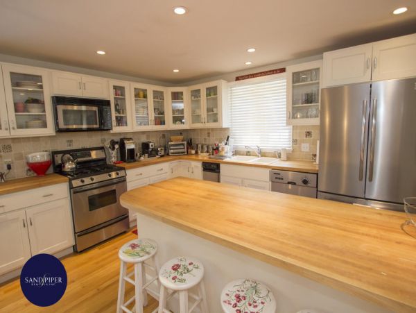 Cape Cod Home 994935