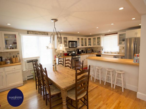 Cape Cod Home 994935