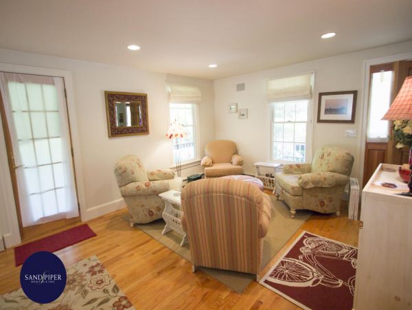 Cape Cod Home 994935