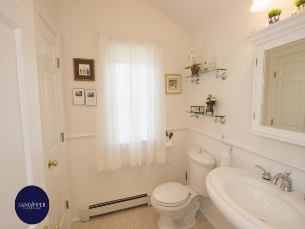Cape Cod Home 994935