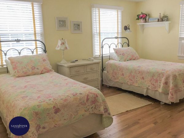 Cape Cod Home 994935